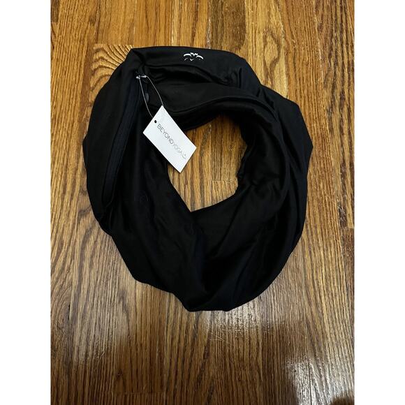 Beyond Yoga Accessories - Beyond Yoga NWT Hidden Pocket Infinity Scarf Black One Size Stretchy Comfort